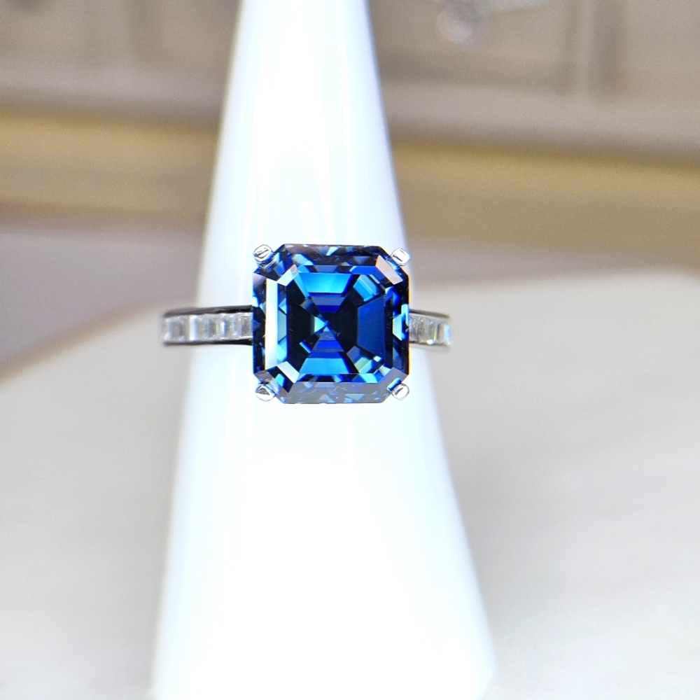 5ct Assher Cut Sapphire Blue Moissanite Ring. Size 7